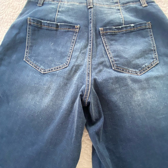 Time and Tru Denim Utility Bermuda Shorts High Rise Medium Blue Wash Size 4 - Picture 9 of 12